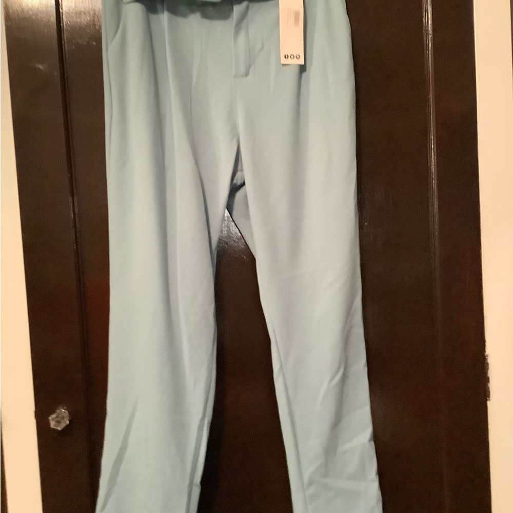 Very nice belted pant. Pleated front and 2 front pockets.